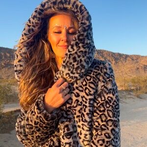 Women's Short Desert Warrior Coat in "Luxe Leopard" Chinchilla